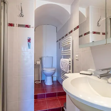 Apartment Le Mas D'Angeline - Vue Mer Jardin Commun Parking Voiture Obligatoire 10Min Voiture Monaco Route Etroite Pente Raide Croisement Limite Voir Photos - Sea View Shared Garden Parking Car Mandatory 10Min Car Monaco Narrow Steep Road Limited Passing See P
